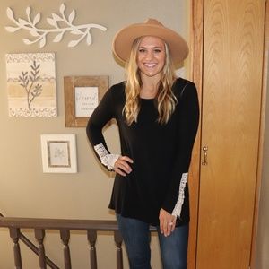 Long sleeve with lace detail